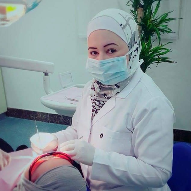 دكتورة دانا أبوروائح الأسنان